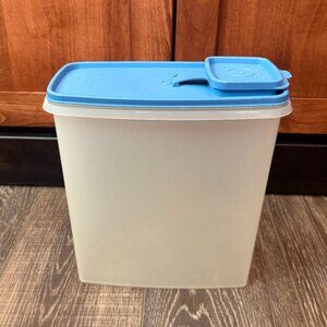 Tupperware Cereal Keeper
